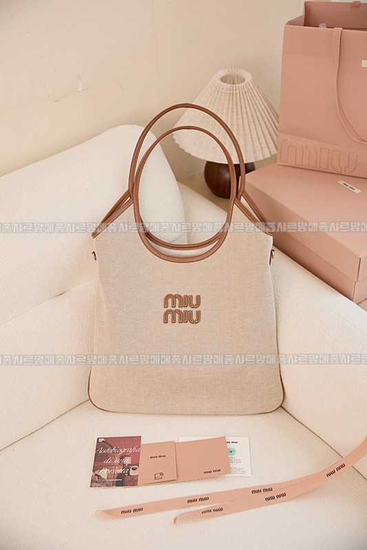 미우미우아이비캔버스토트백 20260315-125118-024루.jpg