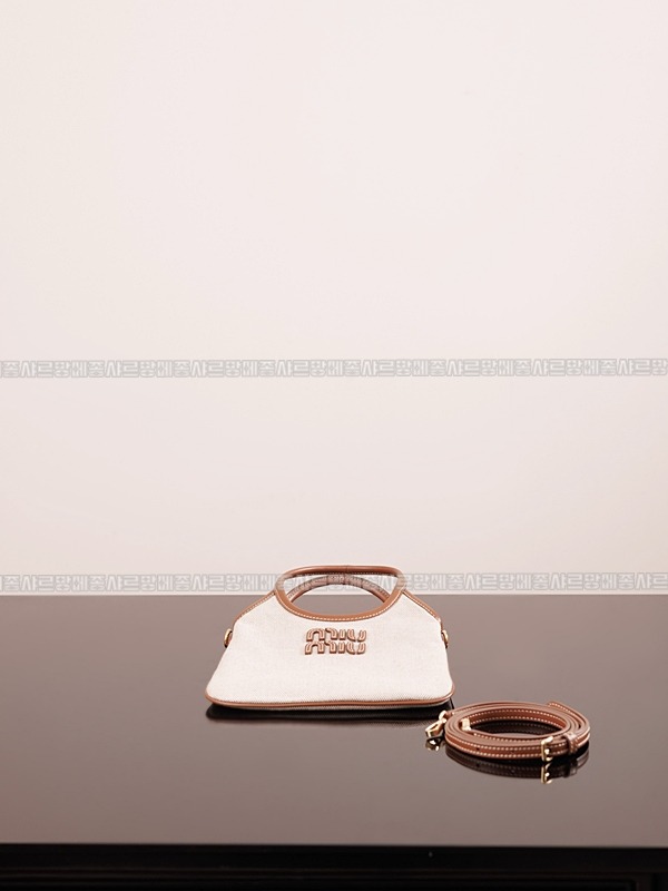 미우미우아이비캔버스토트백 20260315-125445-003루.jpg