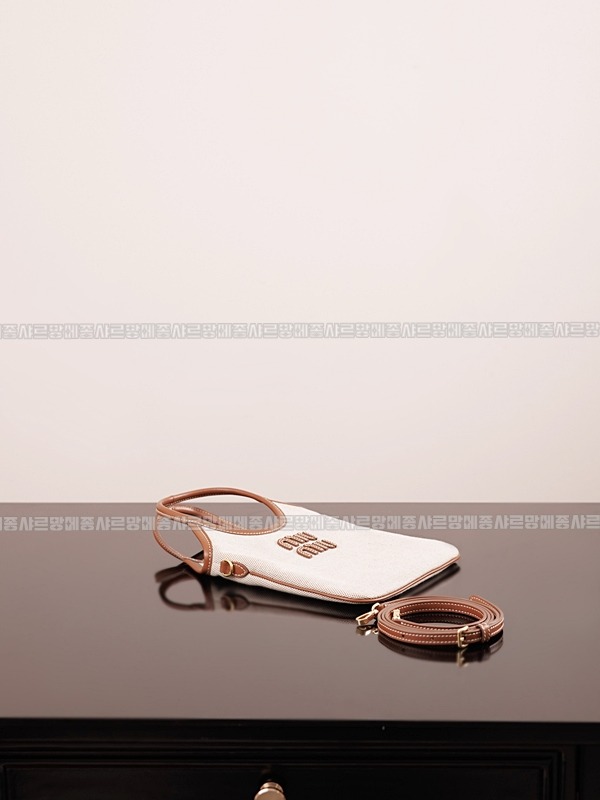 미우미우아이비캔버스토트백 20260315-125445-004루.jpg