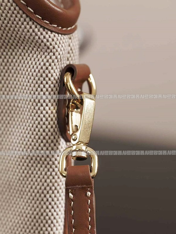 미우미우아이비캔버스토트백 20260315-125448-016루.jpg