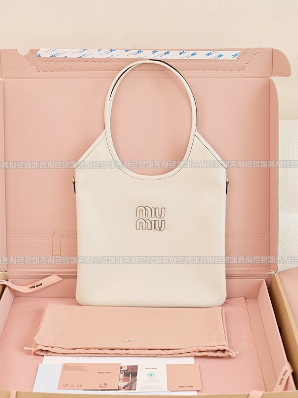 미우미우아이비캔버스토트백 20260315-130505-028루.jpg