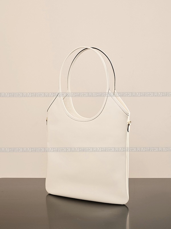 미우미우아이비캔버스토트백 20260315-130502-003루.jpg