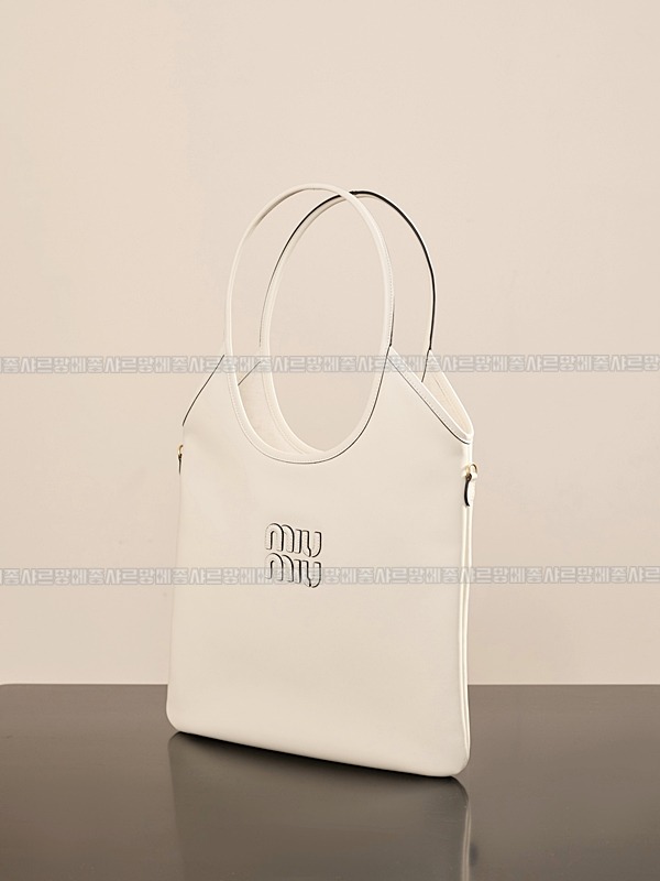 미우미우아이비캔버스토트백 20260315-130501-001루.jpg