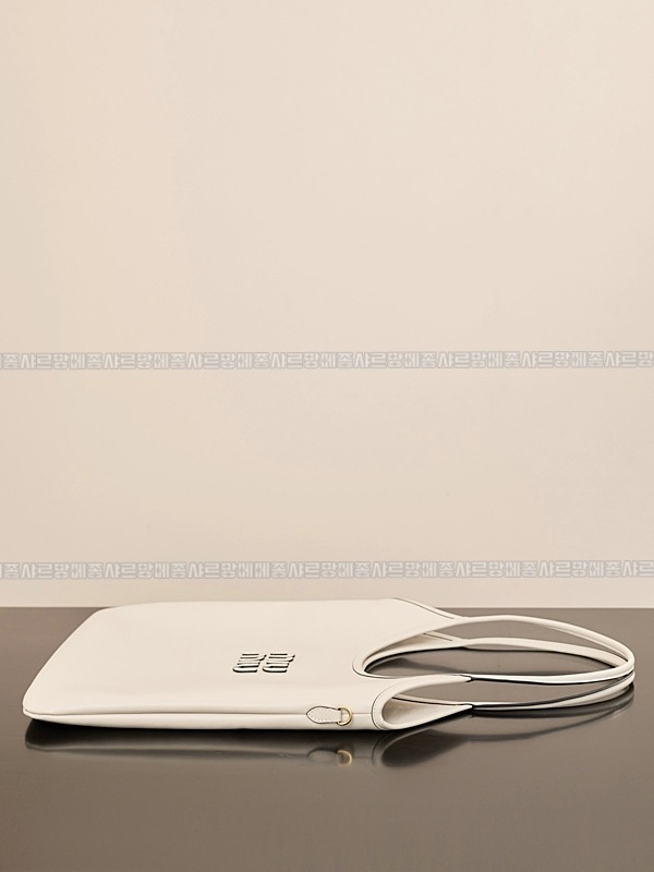 미우미우아이비캔버스토트백 20260315-130502-004루.jpg