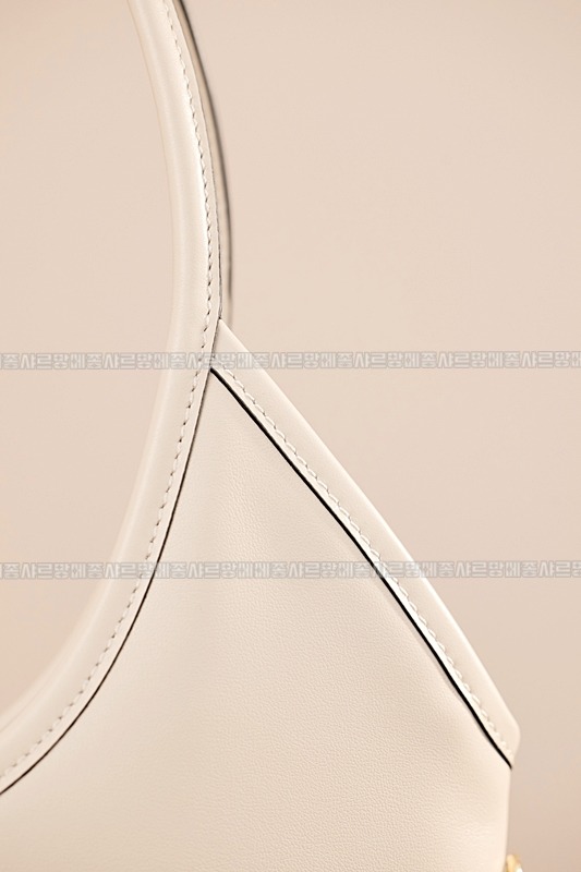 미우미우아이비캔버스토트백 20260315-130503-012루.jpg