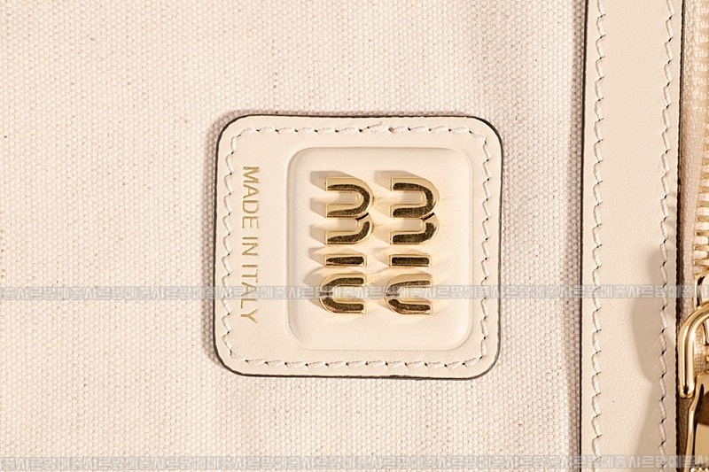 미우미우아이비캔버스토트백 20260315-130504-017루.jpg