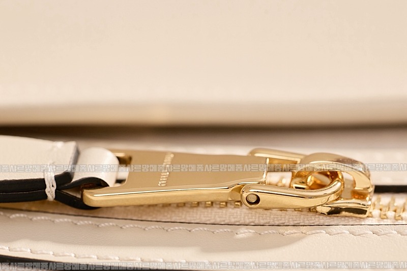 미우미우아이비캔버스토트백 20260315-130504-021루.jpg