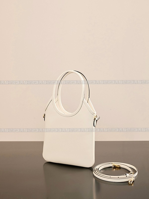 미우미우아이비캔버스토트백 20260315-131555-004루.jpg