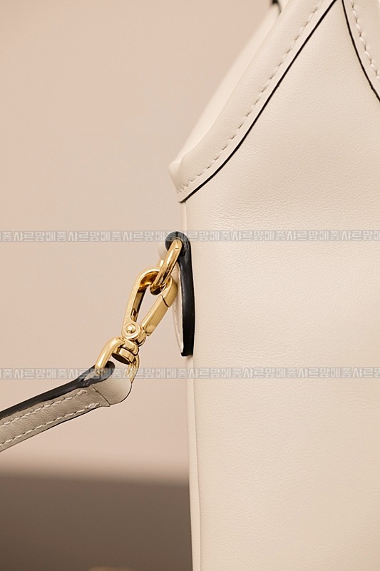 미우미우아이비캔버스토트백 20260315-131557-015루.jpg