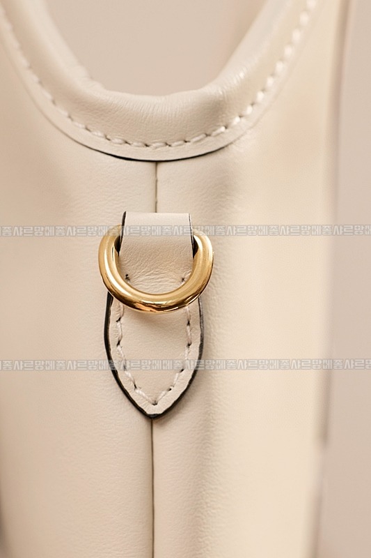 미우미우아이비캔버스토트백 20260315-131558-016루.jpg