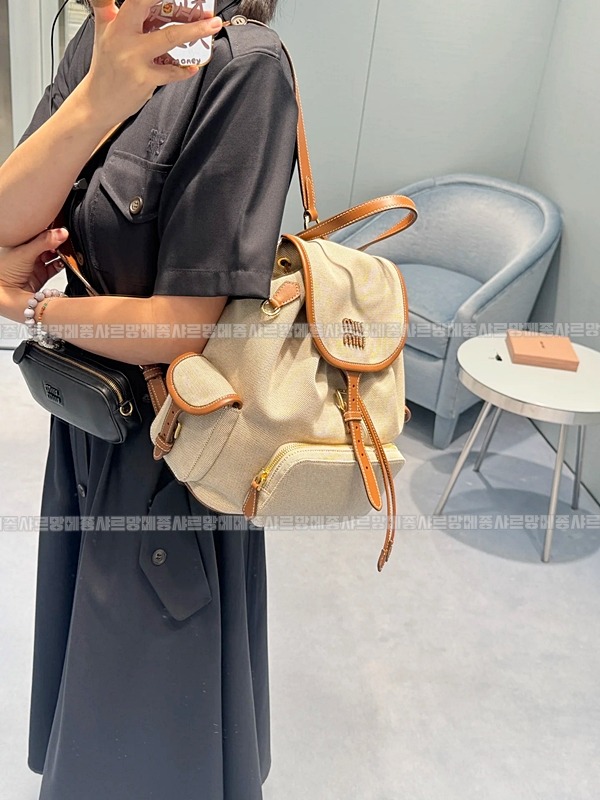 미우미우켄버스가죽백팩 20260315-135418-025루.jpg