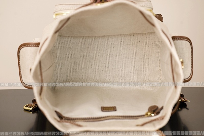 미우미우켄버스가죽백팩 20260315-135415-010루.jpg