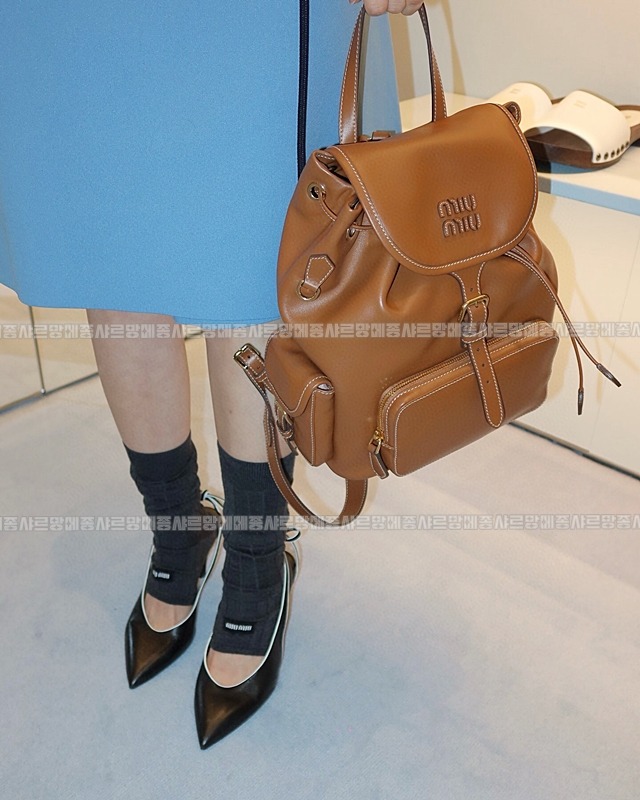미우미우켄버스가죽백팩 20260315-140446-033루.jpg