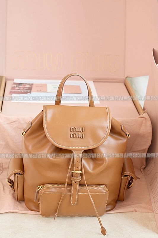 미우미우켄버스가죽백팩 20260315-140446-030루.jpg