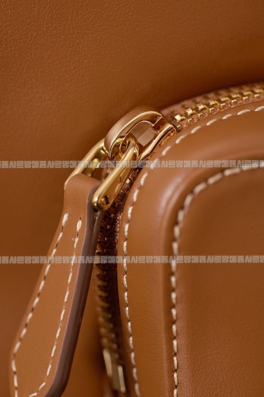 미우미우켄버스가죽백팩 20260315-140444-023루.jpg