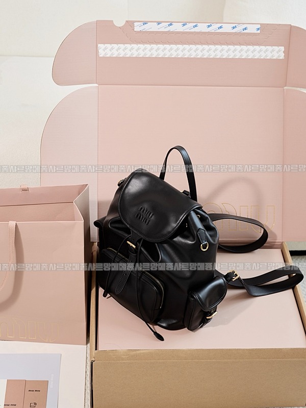 미우미우멀티포켓레더백팩 20260315-151809-023루.jpg