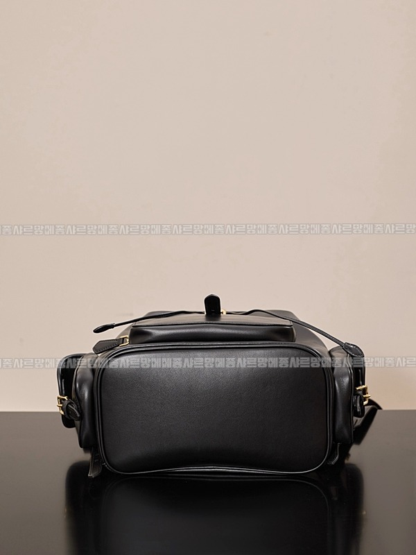 미우미우멀티포켓레더백팩 20260315-151805-002루.jpg