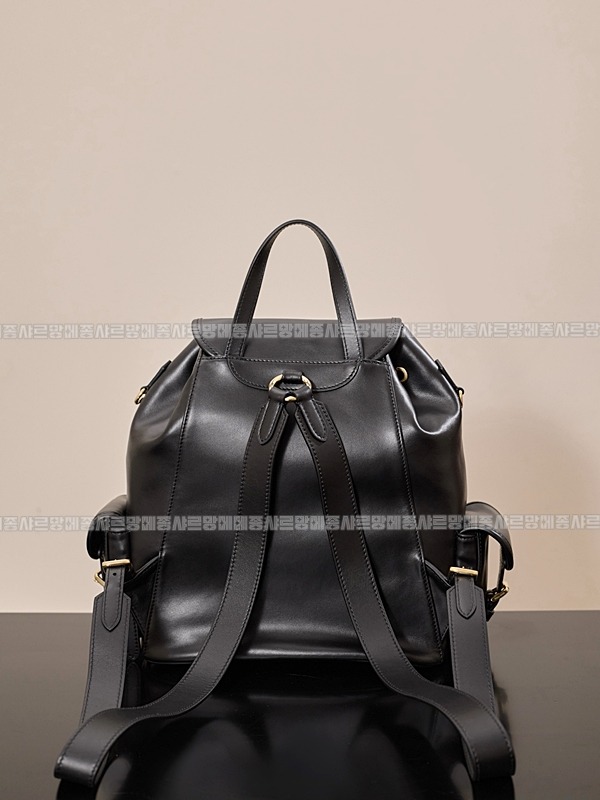 미우미우멀티포켓레더백팩 20260315-151805-001루.jpg