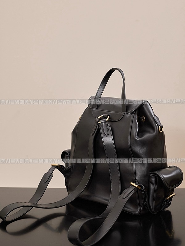 미우미우멀티포켓레더백팩 20260315-151806-006루.jpg