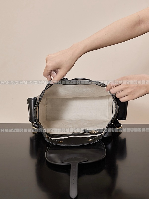 미우미우멀티포켓레더백팩 20260315-151806-007루.jpg