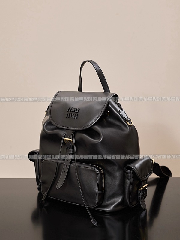 미우미우멀티포켓레더백팩 20260315-151806-004루.jpg