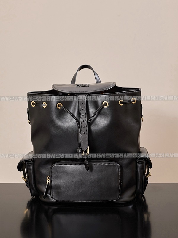 미우미우멀티포켓레더백팩 20260315-151806-008루.jpg