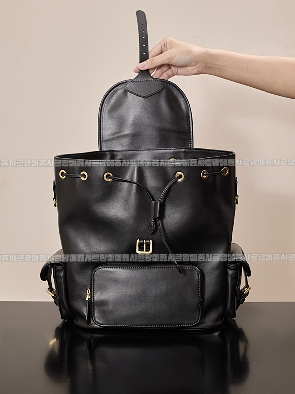 미우미우멀티포켓레더백팩 20260315-151806-009루.jpg