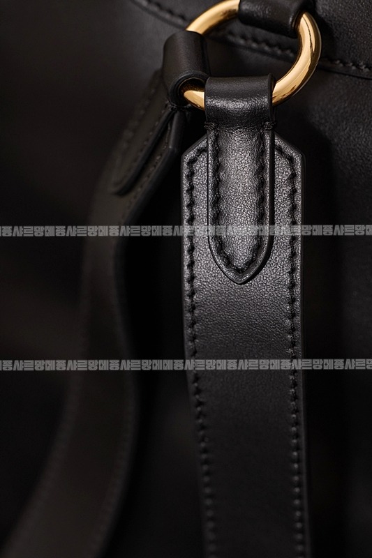 미우미우멀티포켓레더백팩 20260315-151808-016루.jpg