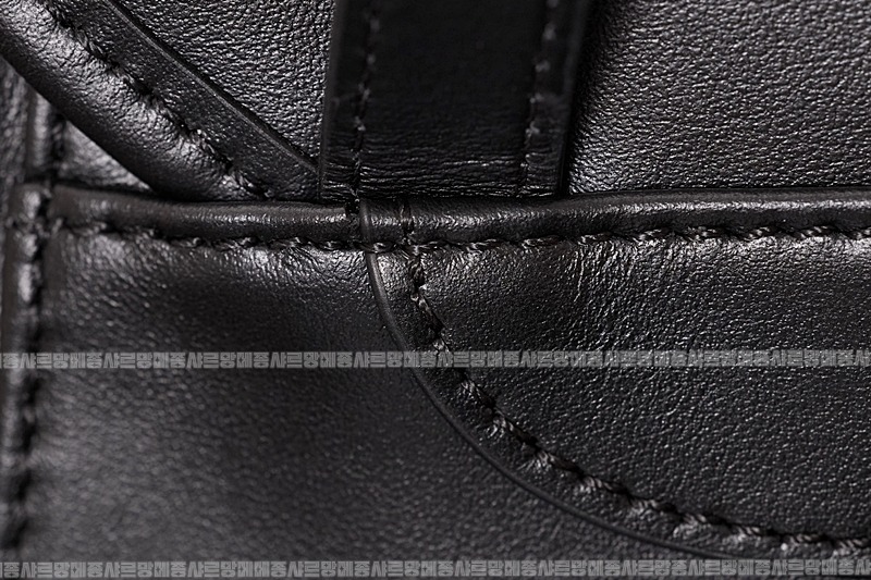 미우미우멀티포켓레더백팩 20260315-151807-013루.jpg