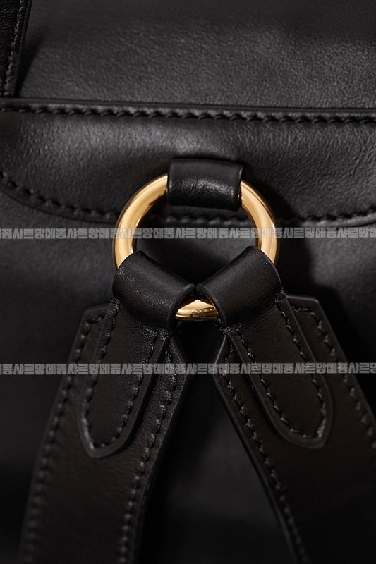 미우미우멀티포켓레더백팩 20260315-151808-015루.jpg