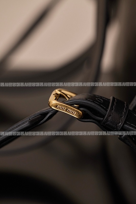 미우미우멀티포켓레더백팩 20260315-151808-018루.jpg