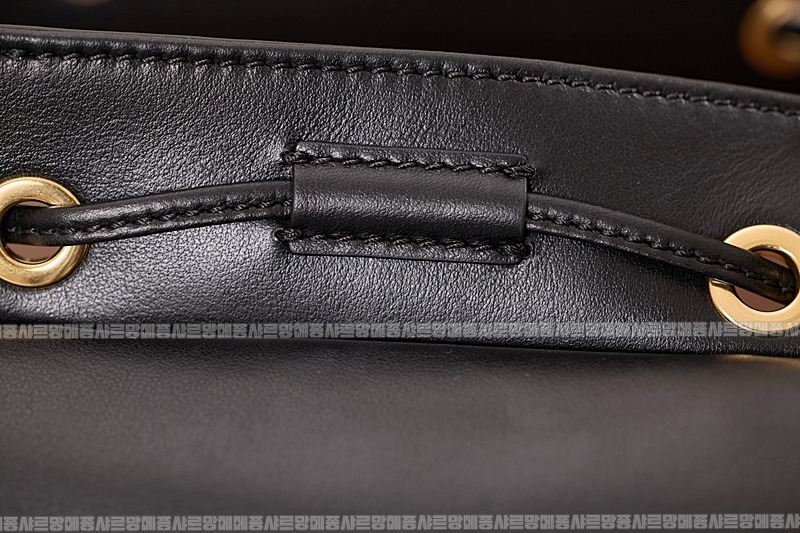 미우미우멀티포켓레더백팩 20260315-151809-021루.jpg