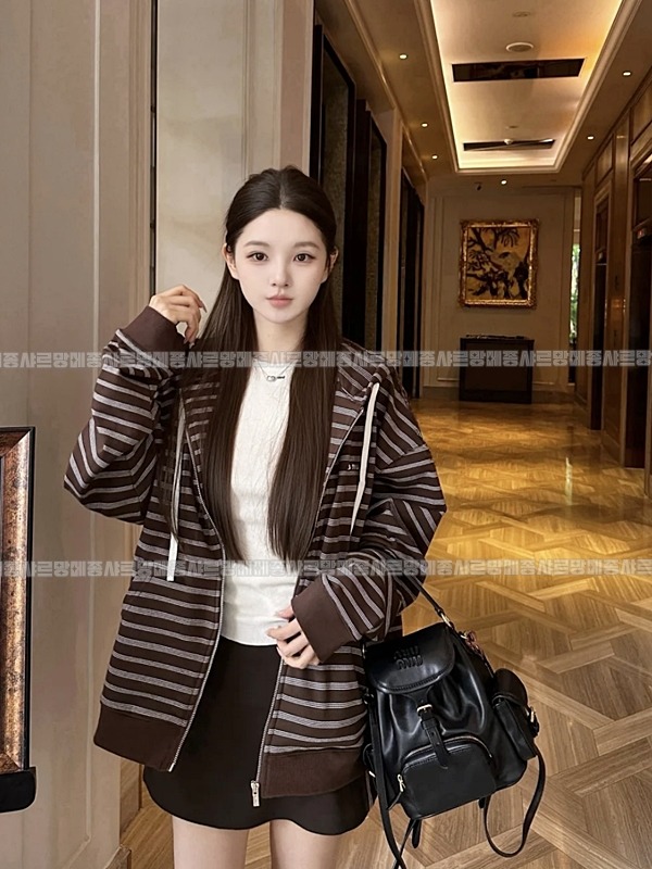 미우미우멀티포켓레더백팩 20260315-152205-026루.jpg