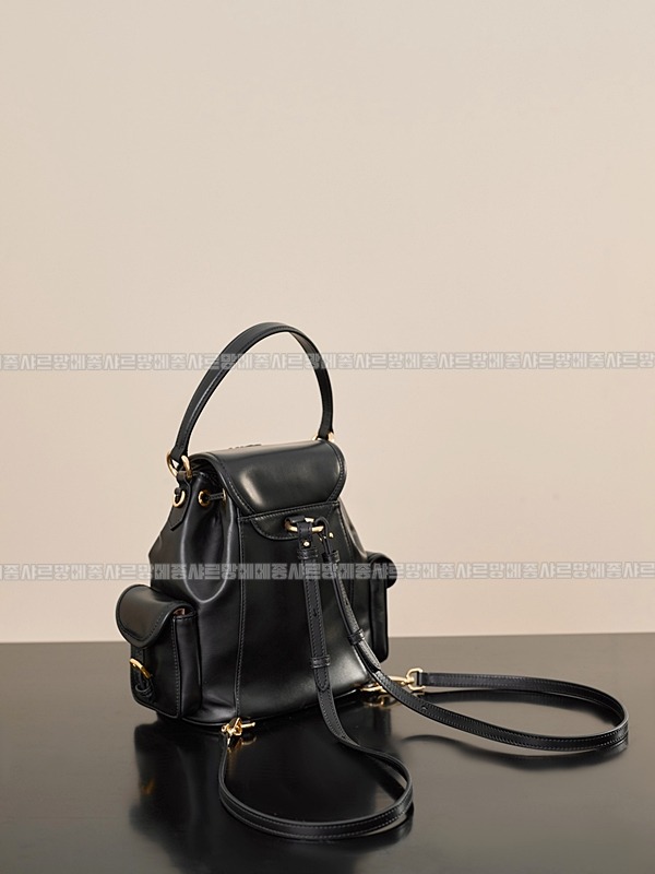 미우미우멀티포켓레더백팩 20260315-152202-004루.jpg