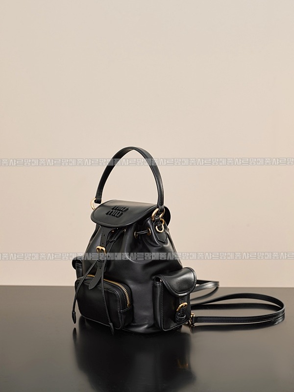 미우미우멀티포켓레더백팩 20260315-152201-002루.jpg