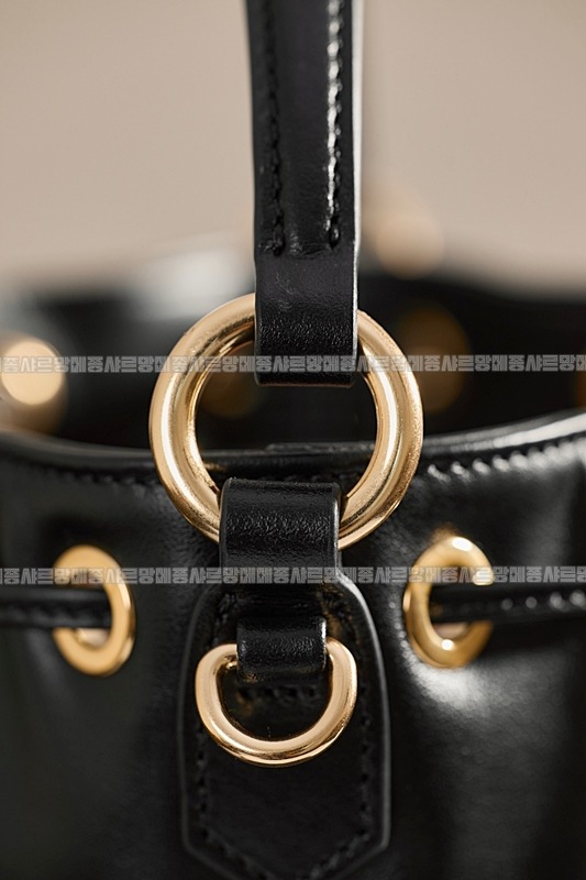 미우미우멀티포켓레더백팩 20260315-152203-014루.jpg