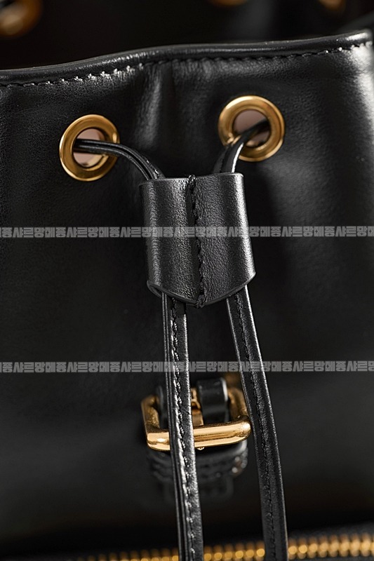 미우미우멀티포켓레더백팩 20260315-152203-015루.jpg