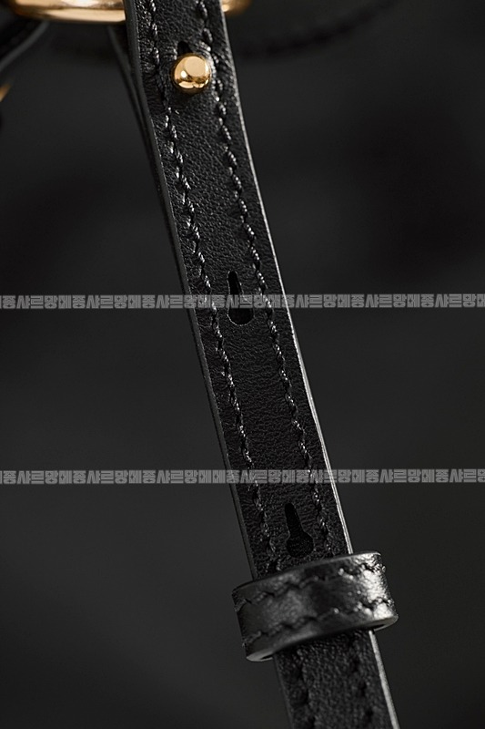 미우미우멀티포켓레더백팩 20260315-152204-019루.jpg