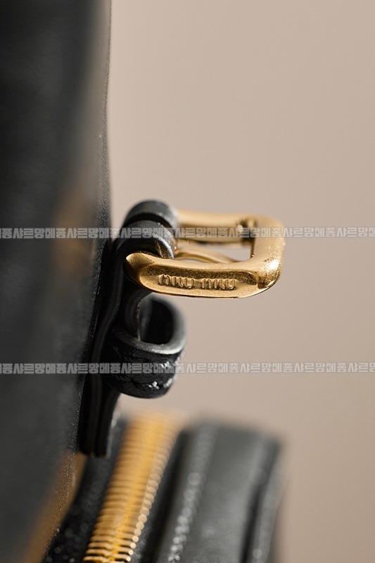 미우미우멀티포켓레더백팩 20260315-152204-017루.jpg