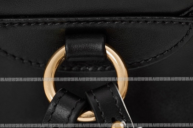 미우미우멀티포켓레더백팩 20260315-152204-020루.jpg