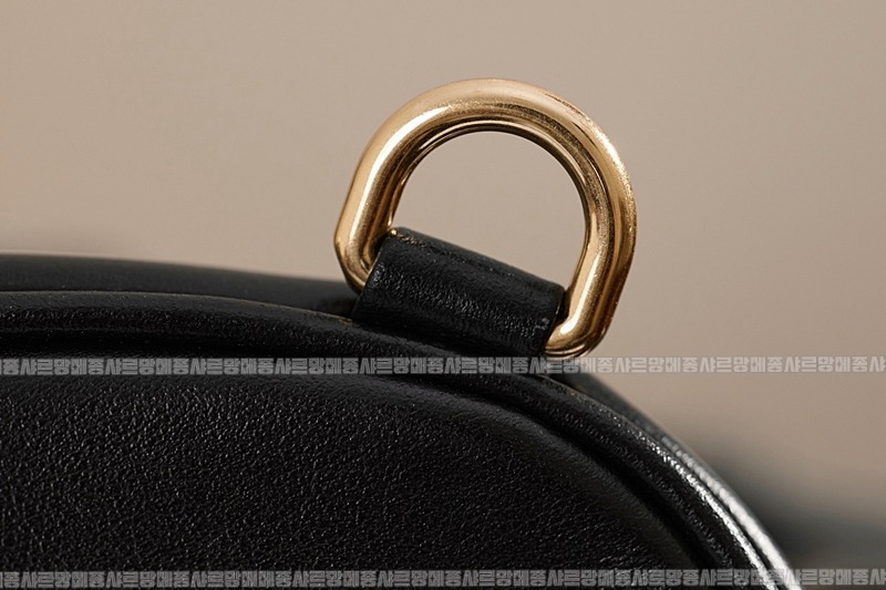 미우미우멀티포켓레더백팩 20260315-152204-021루.jpg