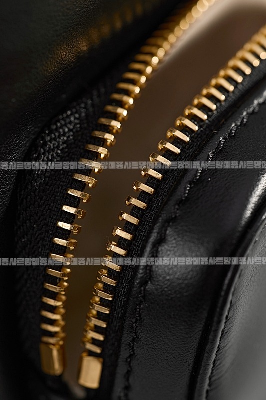 미우미우멀티포켓레더백팩 20260315-152205-022루.jpg