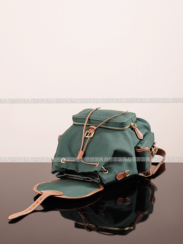 미우미우캔버스가죽백팩 20260315-152837-005루.jpg