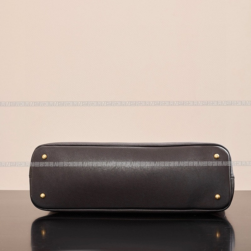 미우미우아방뛰르나파가죽백  20260316-100714-005루.jpg