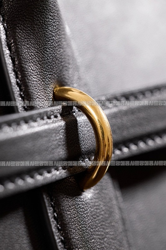 미우미우아방뛰르나파가죽백  20260316-100715-010루.jpg