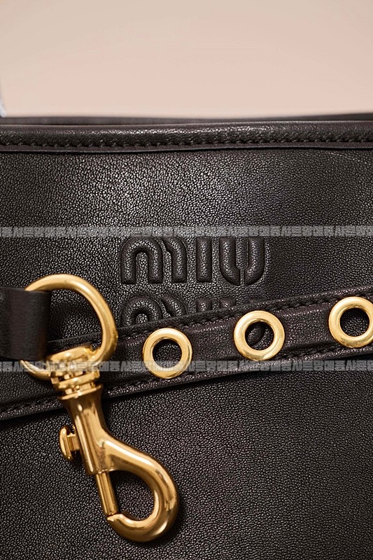 미우미우아방뛰르나파가죽백  20260316-100716-014루.jpg