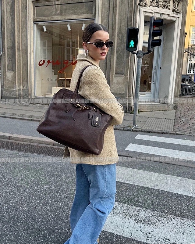 미우미우아방뛰르나파가죽백  20260316-102007-029루.jpg