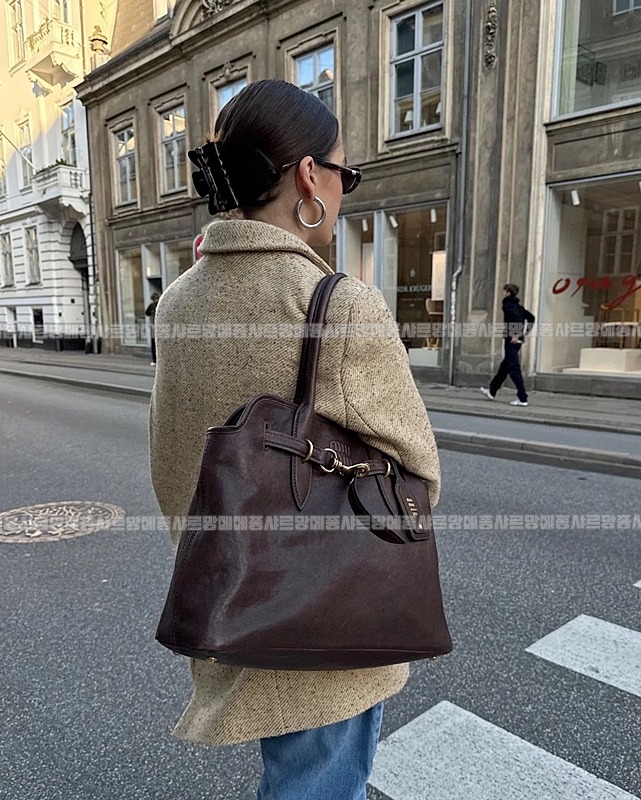 미우미우아방뛰르나파가죽백  20260316-102007-030루.jpg