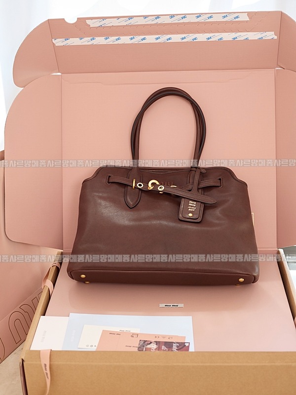 미우미우아방뛰르나파가죽백  20260316-102007-033루.jpg