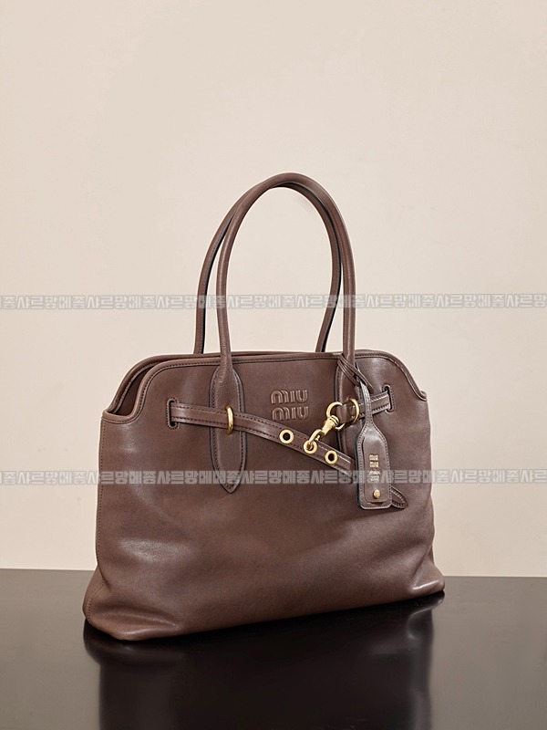 미우미우아방뛰르나파가죽백  20260316-102003-004루.jpg